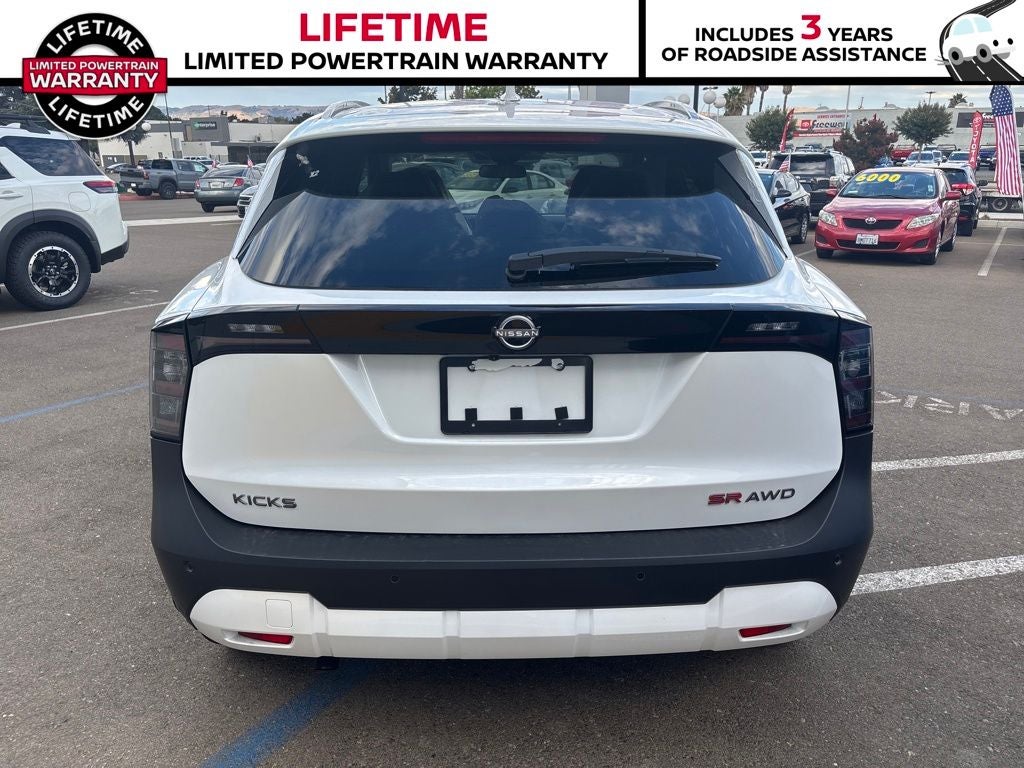 2025 Nissan Kicks SR