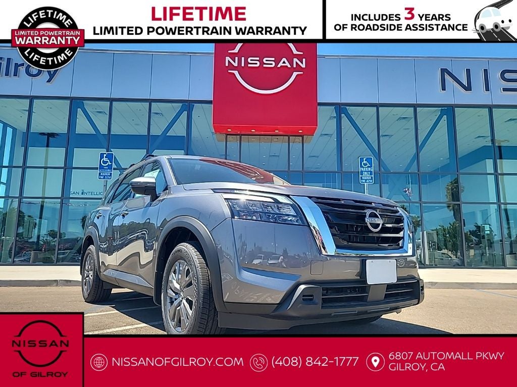2025 Nissan Pathfinder SV