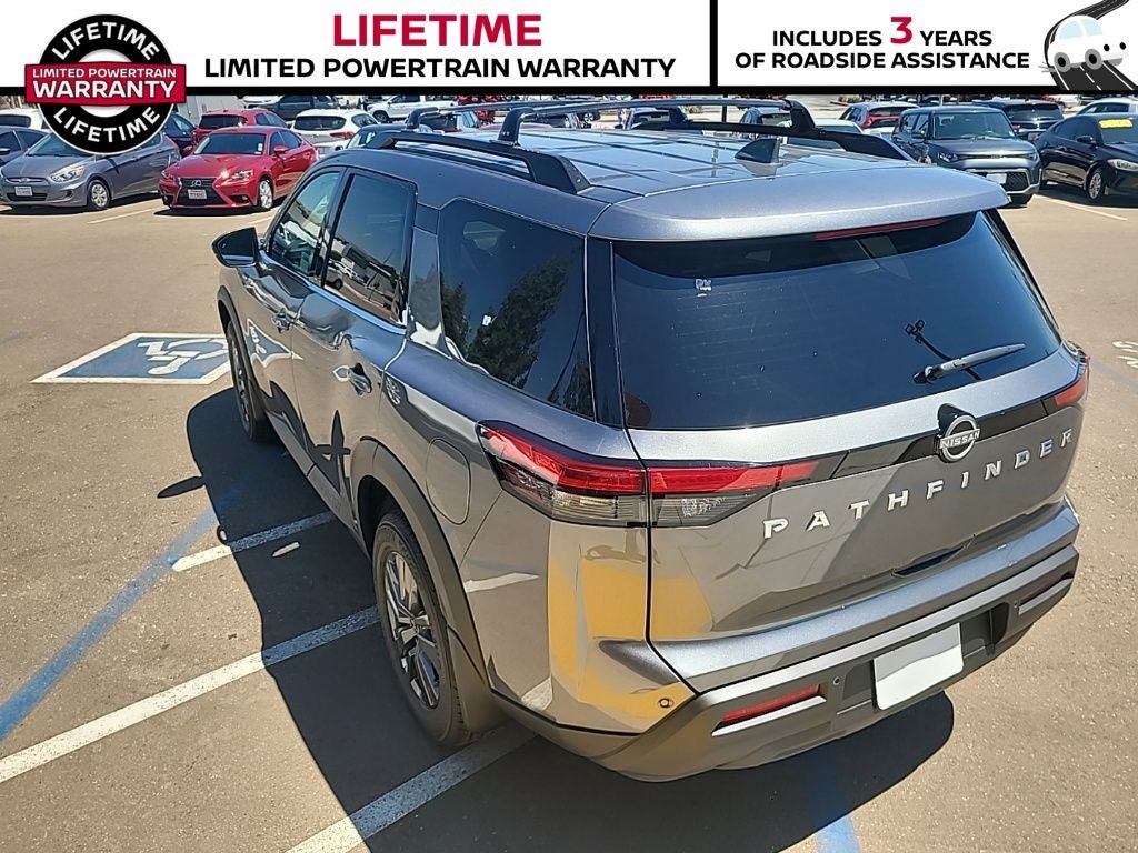 2025 Nissan Pathfinder SV
