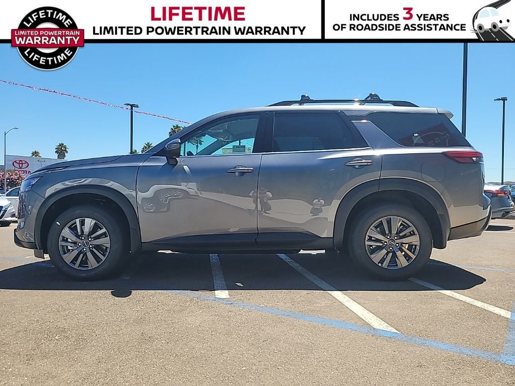 2025 Nissan Pathfinder SV