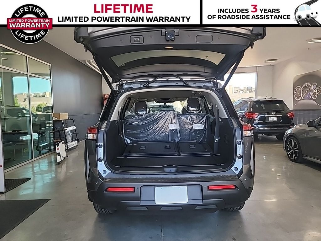 2025 Nissan Pathfinder SV