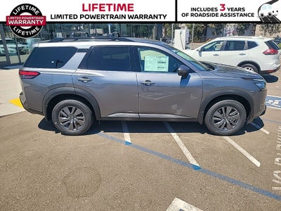 2025 Nissan Pathfinder SV