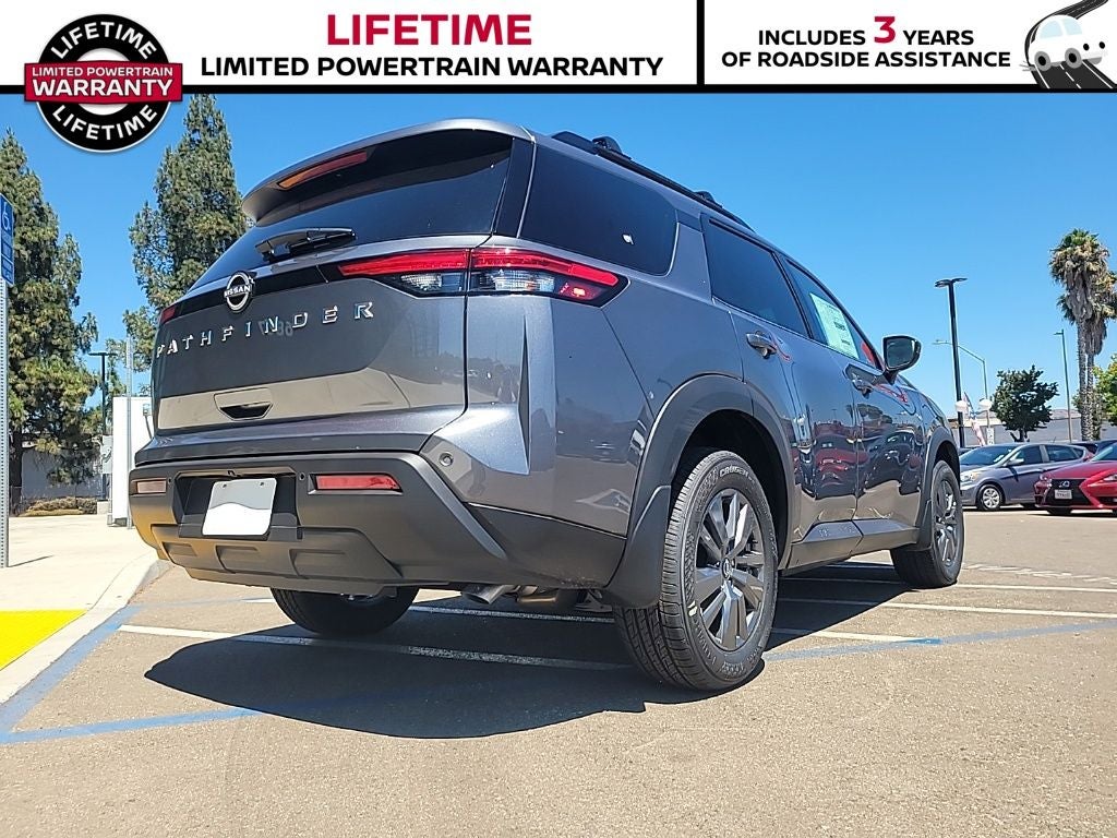 2025 Nissan Pathfinder SV