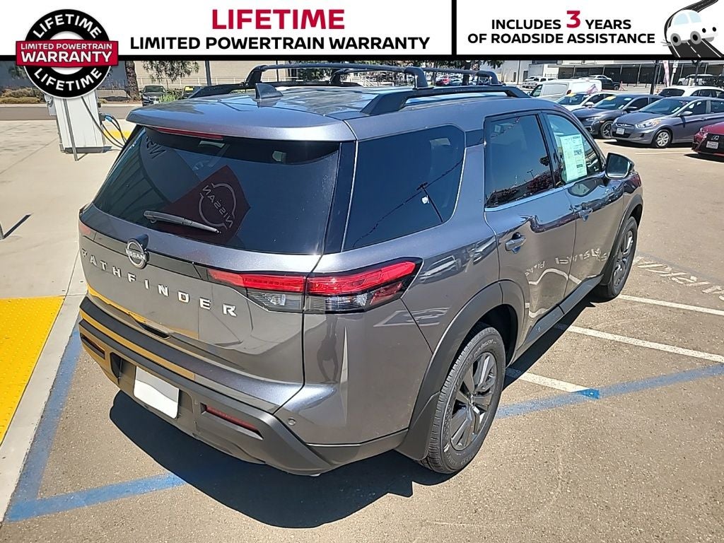 2025 Nissan Pathfinder SV