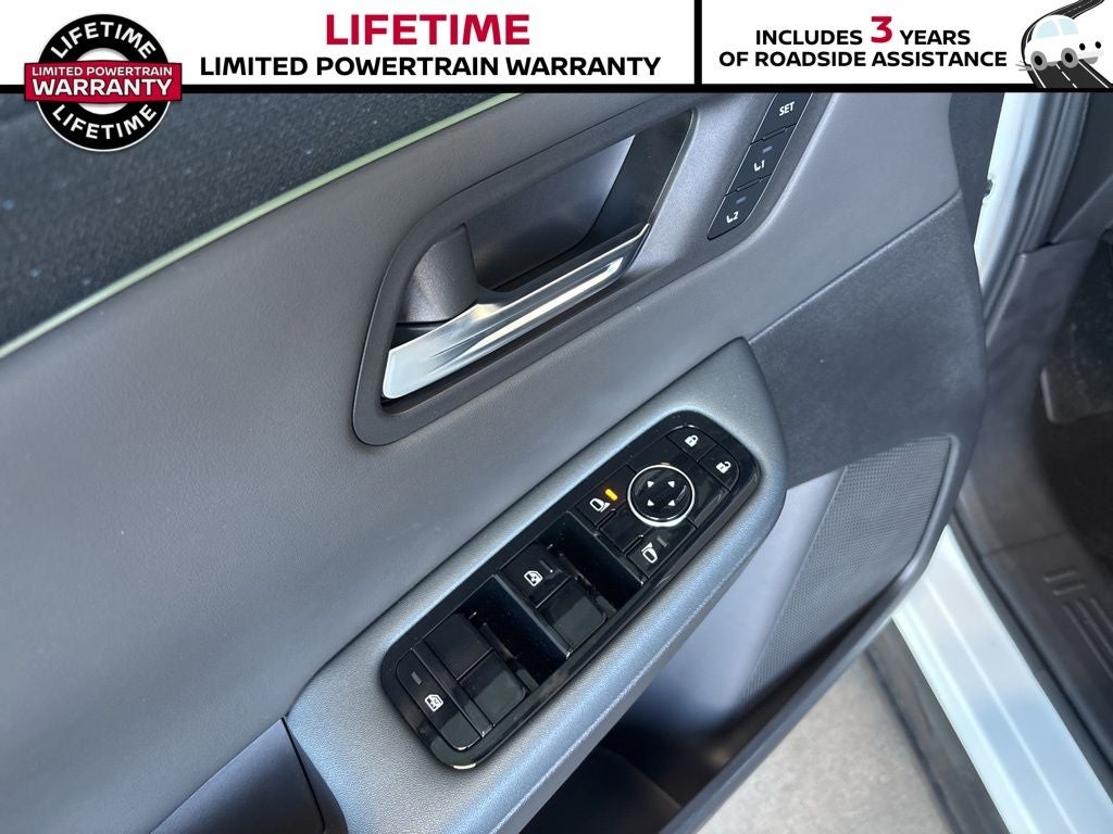 2026 Nissan LEAF Platinum+